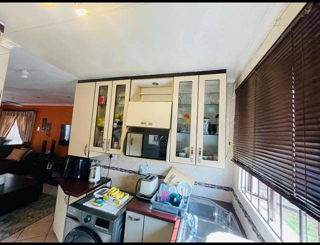 2 BEDROOM HOUSE FOR SALE IN CLAYVILLE